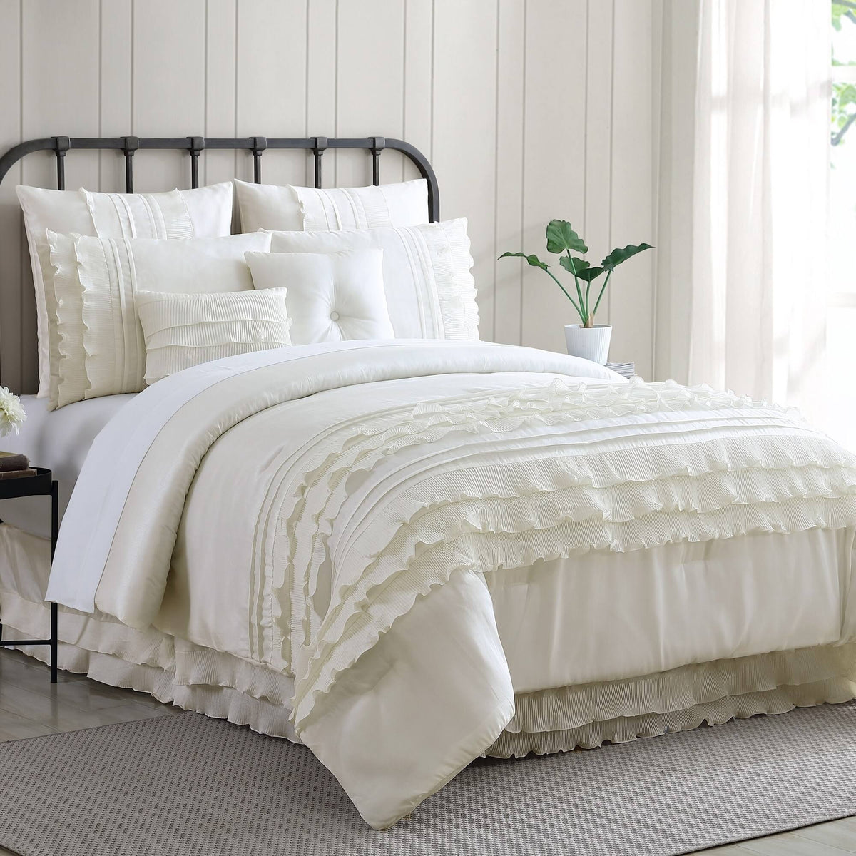 Pearl White 8 Piece Queen Comforter Set M1935