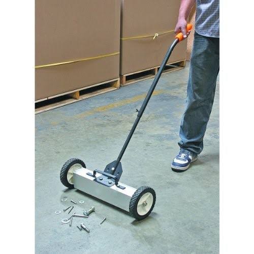 Magnetic Floor Sweeper with Release C313633